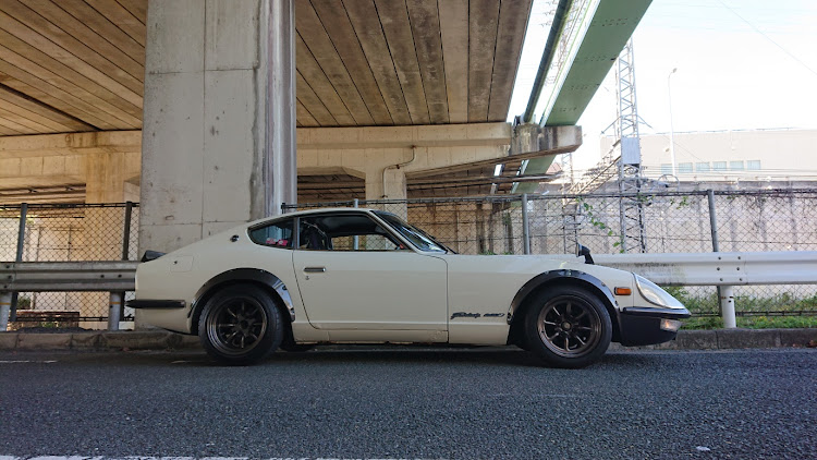 フェアレディZのs30z・240Z・愛車撮影・愛車のある風景・本日もよろしくお願いしますに関するカスタム事例の投稿画像3枚目