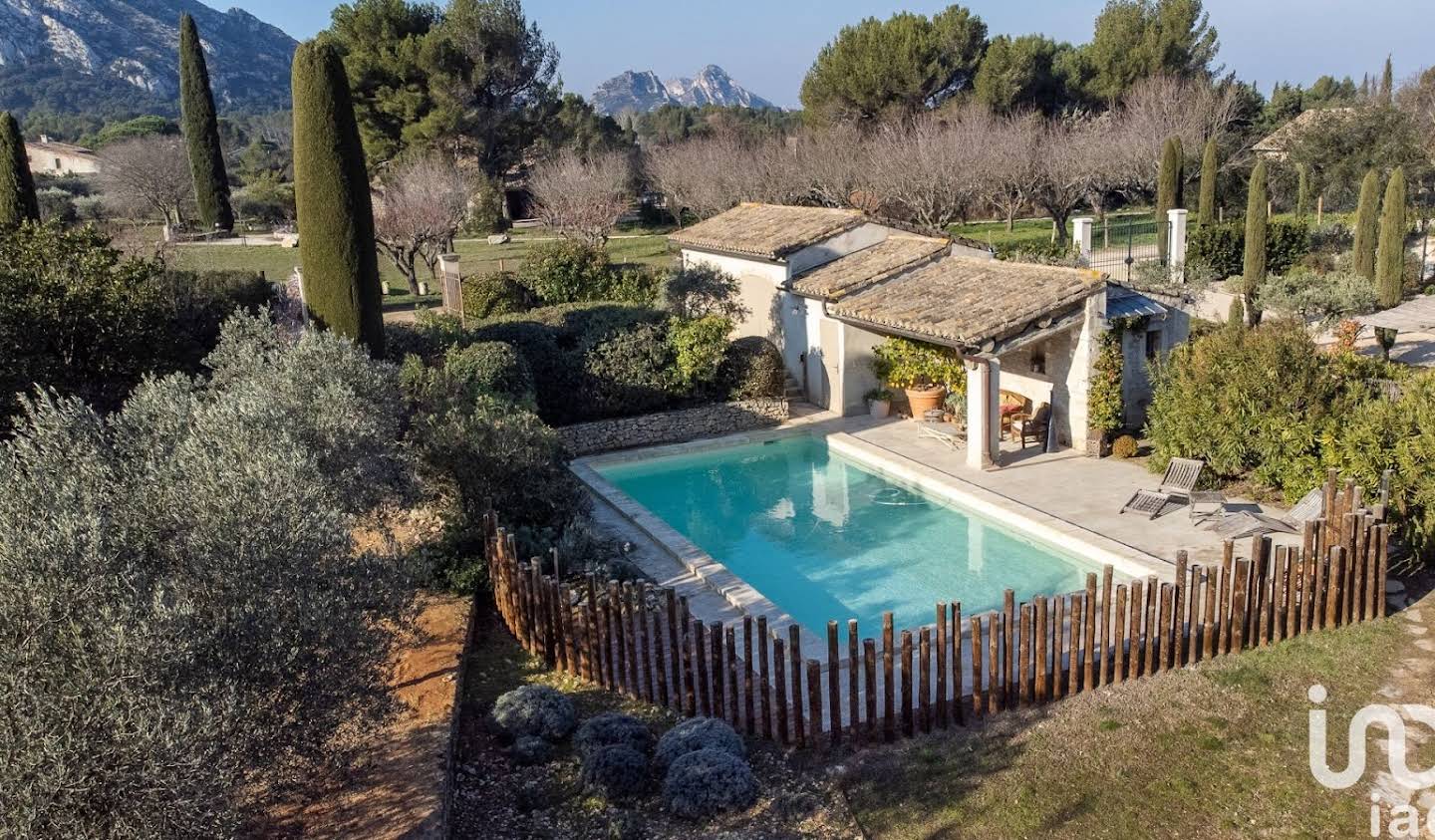 House with pool and terrace Eygalières