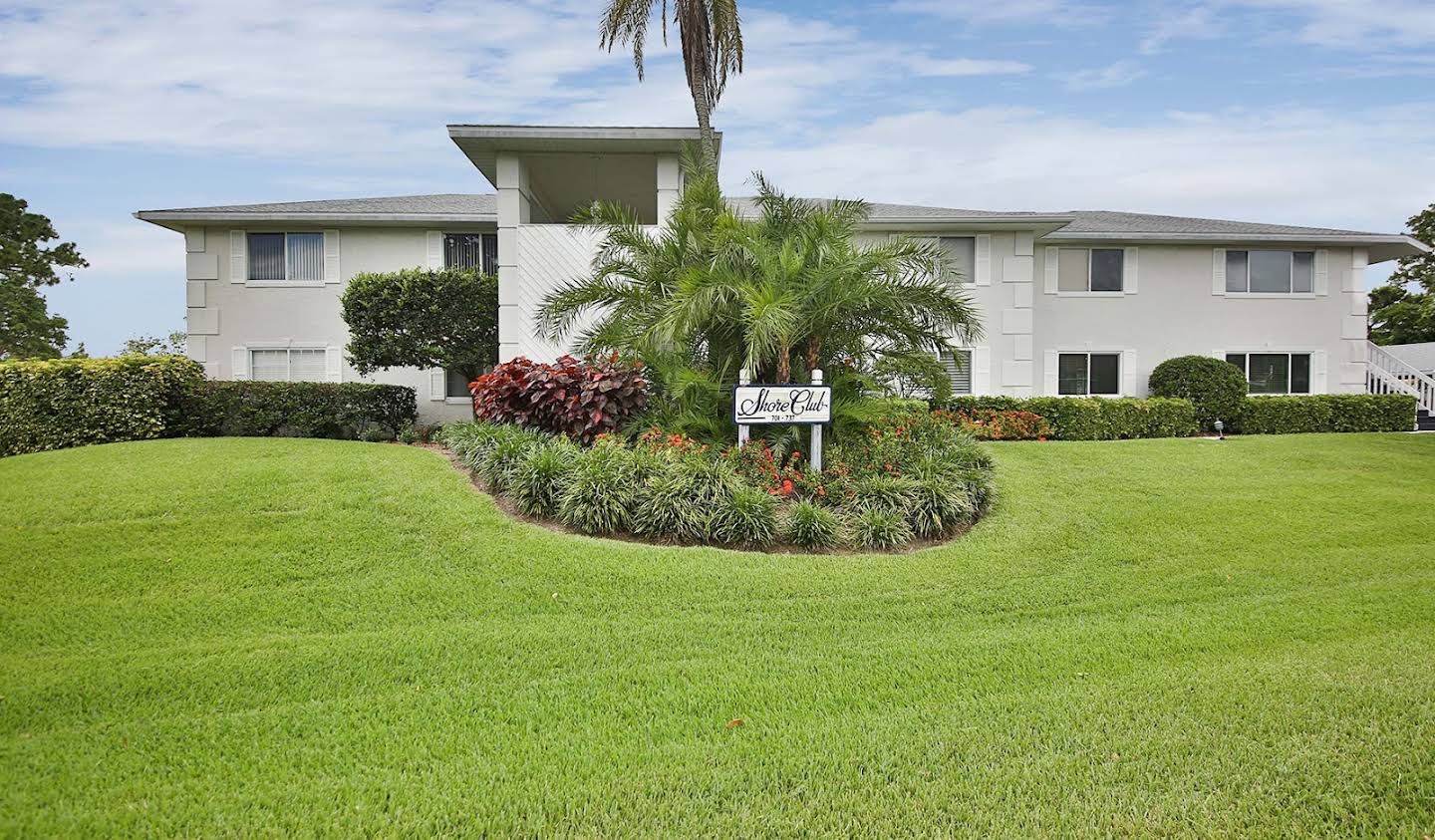 House with pool Naples