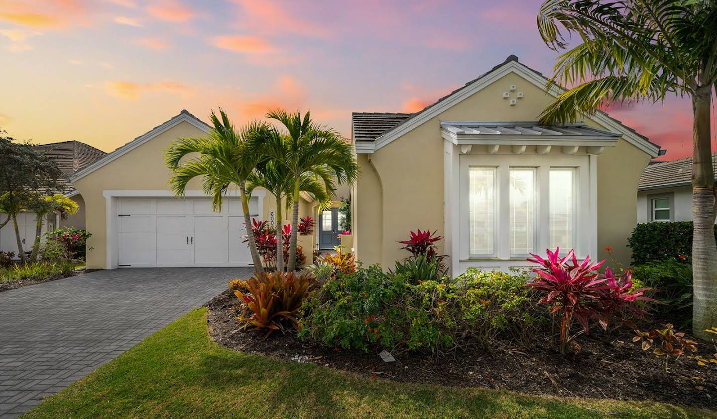 House with pool Naples