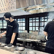 臺虎居餃屋