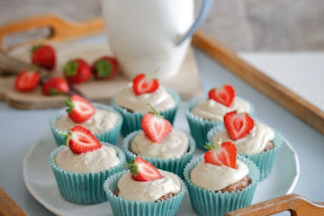 Strawberry and cream cupcakes