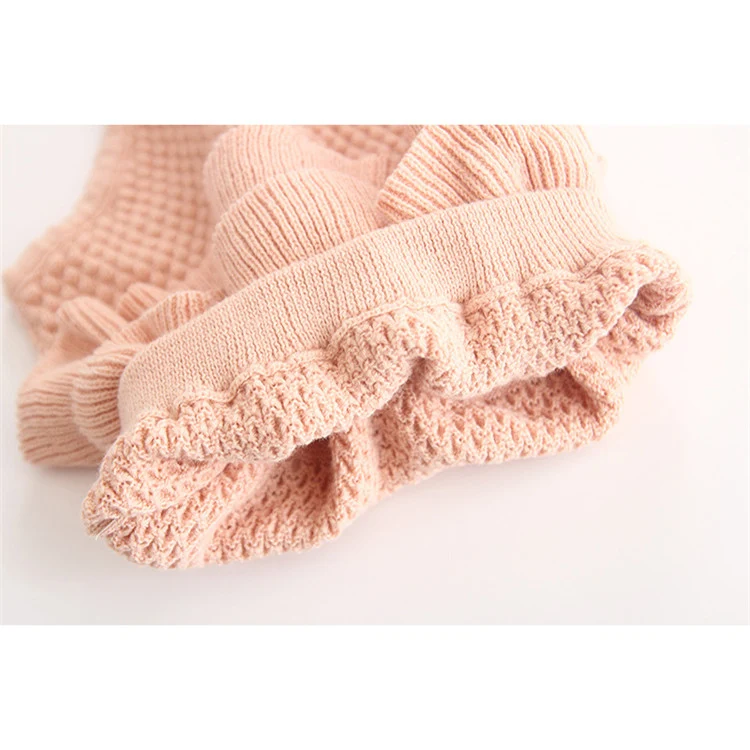 Suave punto de encaje para bebés Ropa delicada para recién nacidos. Disfruta de la suavidad y el estilo para tu pequeño con nuestros diseños de punto.