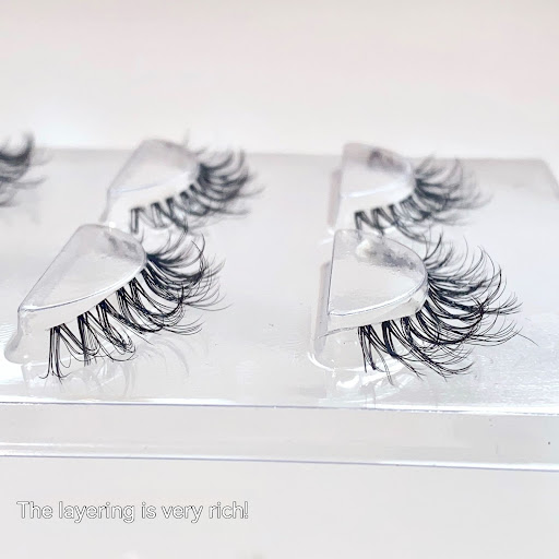 Title 4, Messy Smoky Thick False Eyelashes. Create a dra...