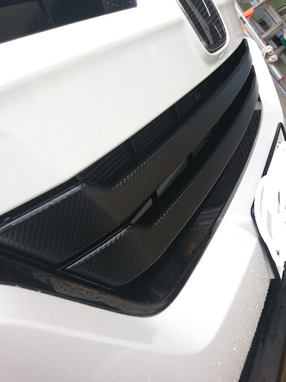 ステップワゴンスパーダのDIY・カーボンシート貼り付けに関するカスタム事例の投稿画像1枚目