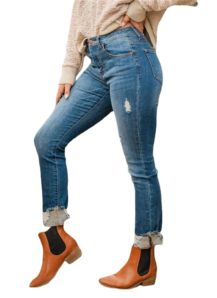 Slim fit en gescheurde blauwe jeans voor dames. Combineer comfort met stijl. Perfect voor een casual en trendy look die je figuur flatteert.