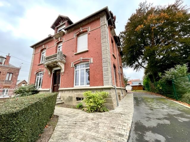 Vente maison 11 pièces 252 m² à Le Quesnoy (59530), 292 000 €