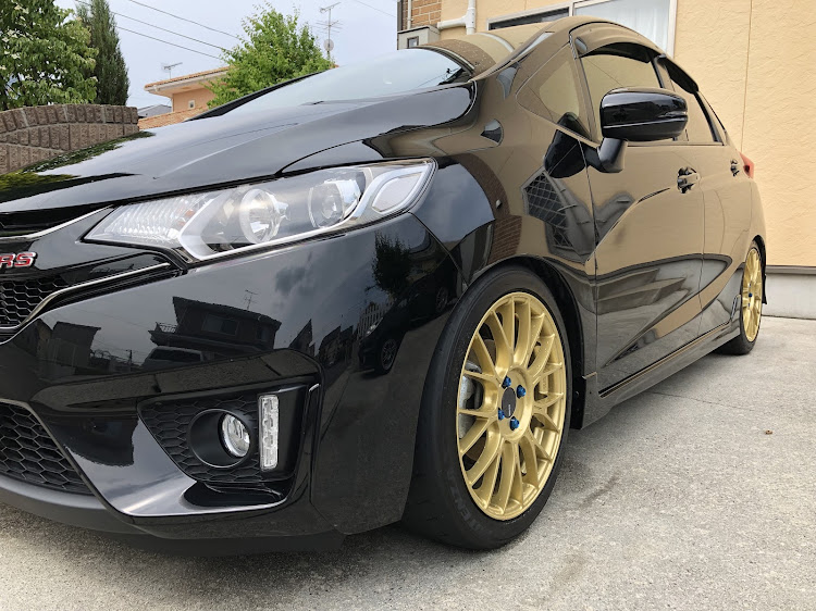 フィット RSのホイール交換・車高調整・芝刈り！・洗車に関するカスタム事例の投稿画像4枚目