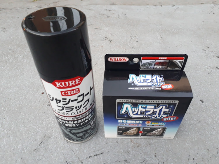 ハイエースバンのヘッドライトクリーナー、シャーシーブラックに関するカスタム事例の投稿画像1枚目