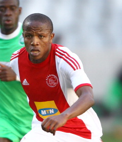 Kaizer Chiefs have confirmed the signing of former Premier Soccer League (PSL) Footballer of the Season of the season Lebogang Manyama.