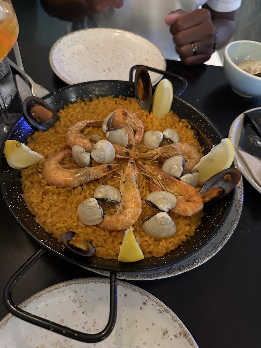 Seafood paella