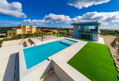 Villa with pool 2