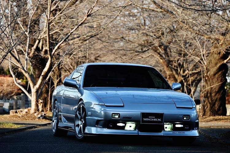 180SXのミラーレス一眼・並木道・春近しに関するカスタム事例の投稿画像1枚目