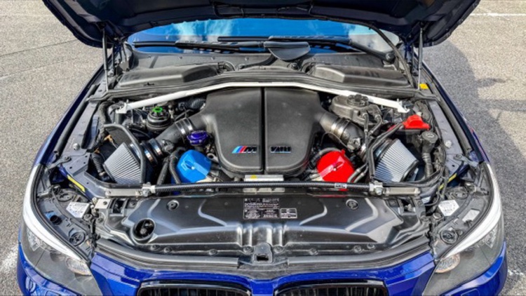 M5のE60M5・S85B50・RECARO RMS 2700G・V10直管・生涯生脚車高短に関するカスタム事例の投稿画像9枚目