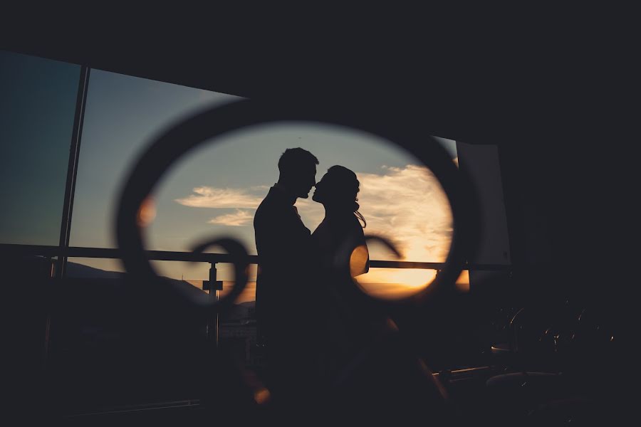 Fotógrafo de casamento Stanislav Stratiev (stratiev). Foto de 20 de agosto 2018