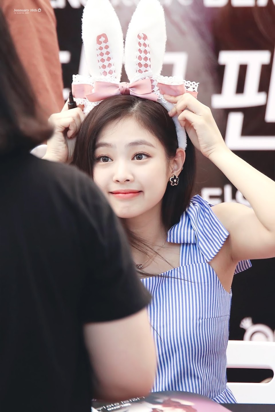 25+ Times BLACKPINK's Jennie Was Caught Looking At BLINKs Like They're ...