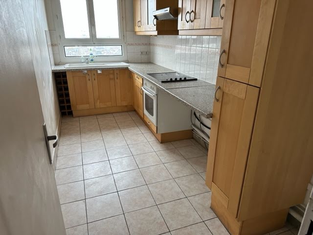 Location  appartement 4 pièces 84 m² à Villejuif (94800), 1 545 €