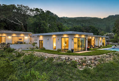 House with pool and garden 5