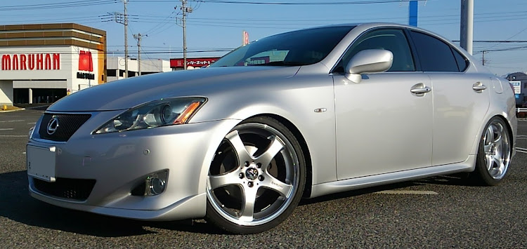 ISのAVE30・LEXUS IS・ノーマル+‪α‬・ノーマルにしか見えない仕様・ドアバイザー無し派に関するカスタム事例の投稿画像4枚目