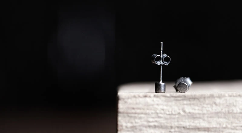 S925 Mode eenvoudige ronde mini oorstekers. Stijlvol en subtiel voor dagelijks gebruik. Perfecte cadeau voor vrouwen.