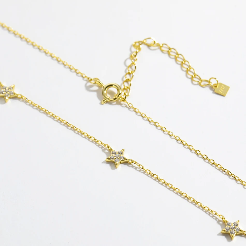 Collier pendentif étoile à cinq branches, personnalité mode. Un accessoire élégant pour sublimer votre style quotidien. Idéal pour un cadeau ou pour vous-même.
