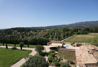 Villa with pool and garden 3