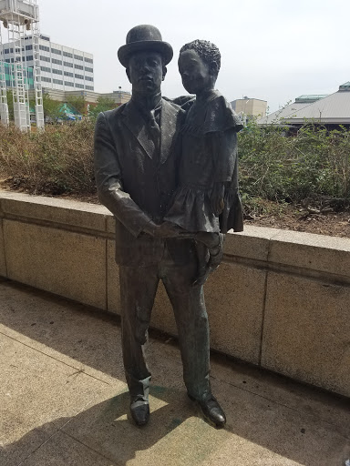 Statue on Alabama St SW.