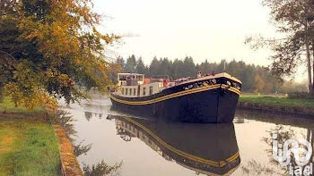 péniche à Saint-Martin-la-Garenne (78)