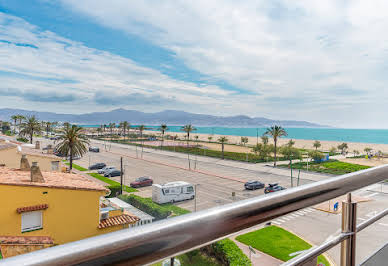 Seaside apartment with terrace 1