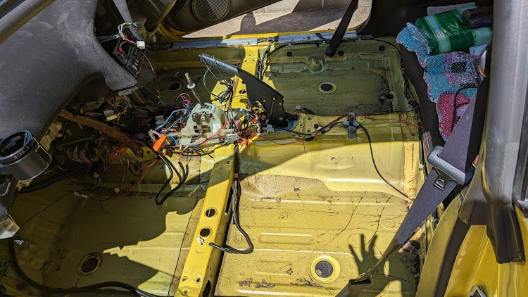 セリカの3S-GTE・セリカとカレン・自分でできるもん・DIY・遮熱シート貼り付けに関するカスタム事例の投稿画像1枚目