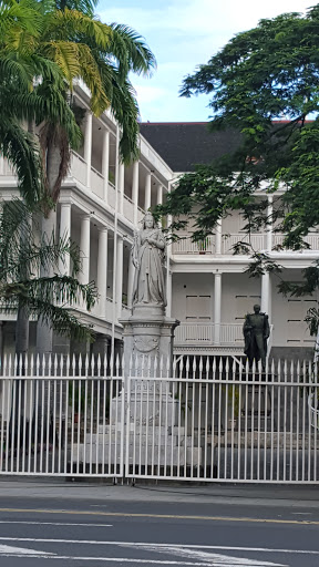 Queen Victoria Statue