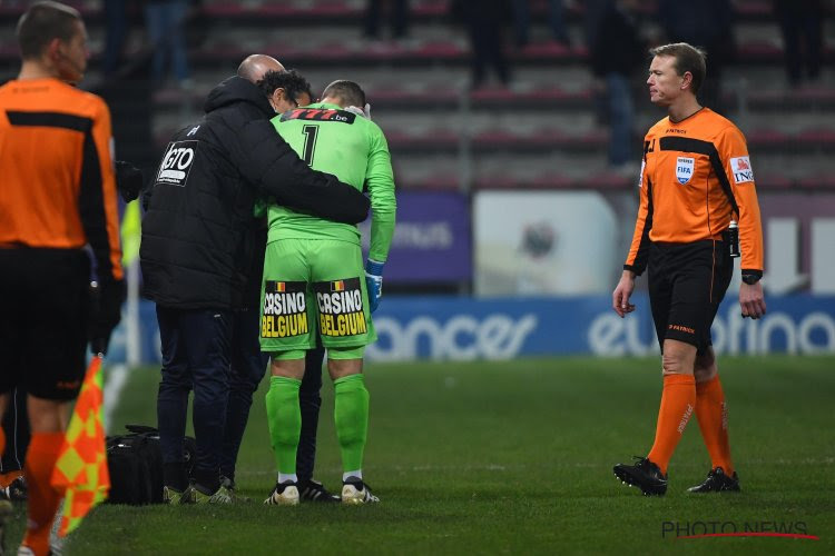 Chaos op Mambourg: Gumienny fluit partij tussen Charleroi en Standard vroegtijdig af na incidenten met fans