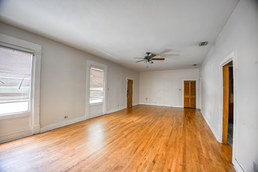 Living room with hardwood floor and ceiling fan - Buy this luxury house in Palestine, 3 bedrooms