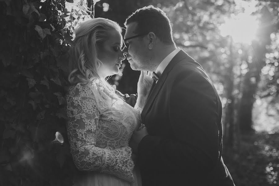 Fotógrafo de casamento Marie Filonenko (brushandfeathers). Foto de 10 de janeiro 2019