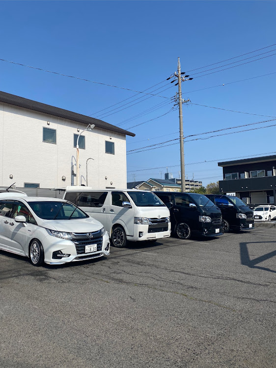オデッセイの朝イチ洗車・ハイエース軍団は息子達・車内はチャイルドシートだらけ・ネモフィラと芝桜に関するカスタム事例の投稿画像1枚目