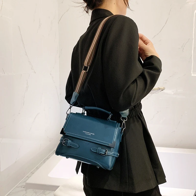 Bolso Cuadrado Pequeño Portátil Estilo Western Retro Moda. Lleva tus esenciales con elegancia. Diseño compacto y moderno, perfecto para cualquier ocasión.