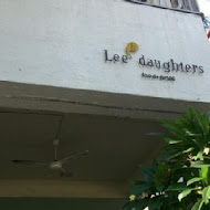 Lee & daughters 李氏商行