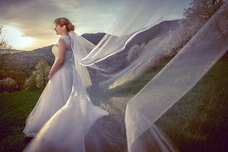 Fotografo di matrimoni Tóth Viktor Tóth (tolyaasch). Foto del 6 settembre 2018