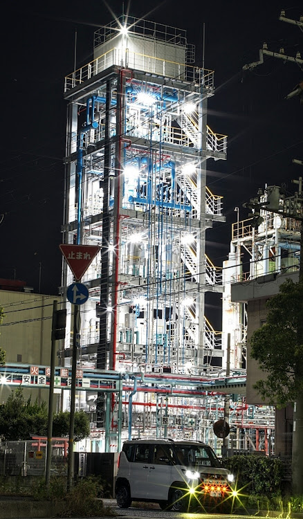デリカミニのデリカミニ・fclフォグ・グリルマーカー・工場夜景に関するカスタム事例の投稿画像1枚目