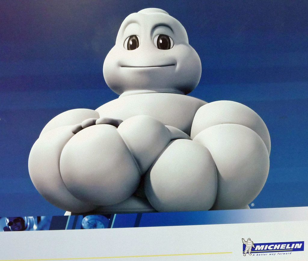 Шинный человечек - маскот компании Michelin