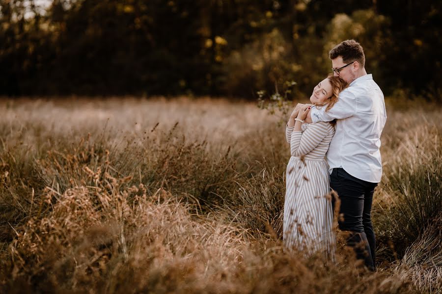 Fotógrafo de casamento Piotr Wiernikowski (kwiatfotosu). Foto de 23 de fevereiro 2021