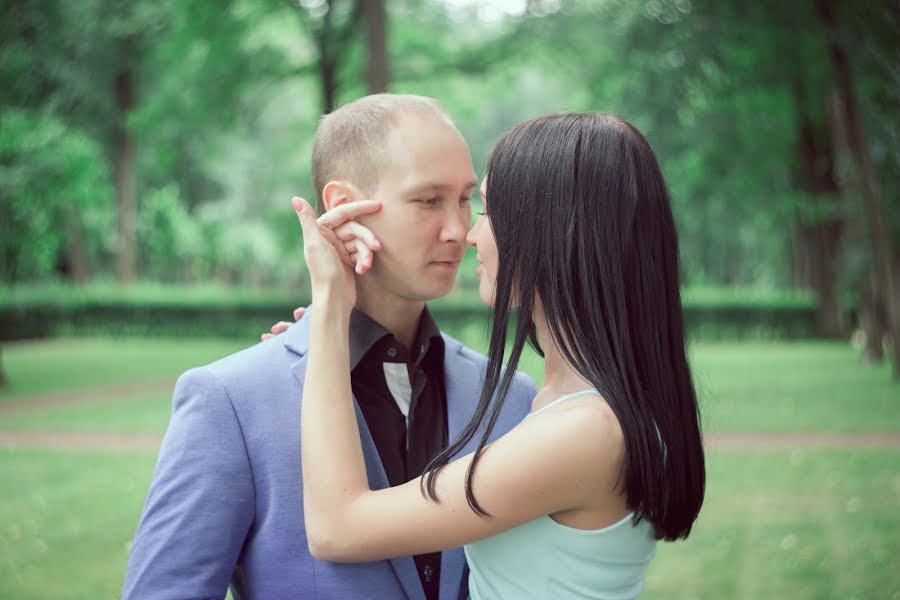 Jurufoto perkahwinan Evgeniya Kharina (clubphotojen). Foto pada 18 Jun 2014