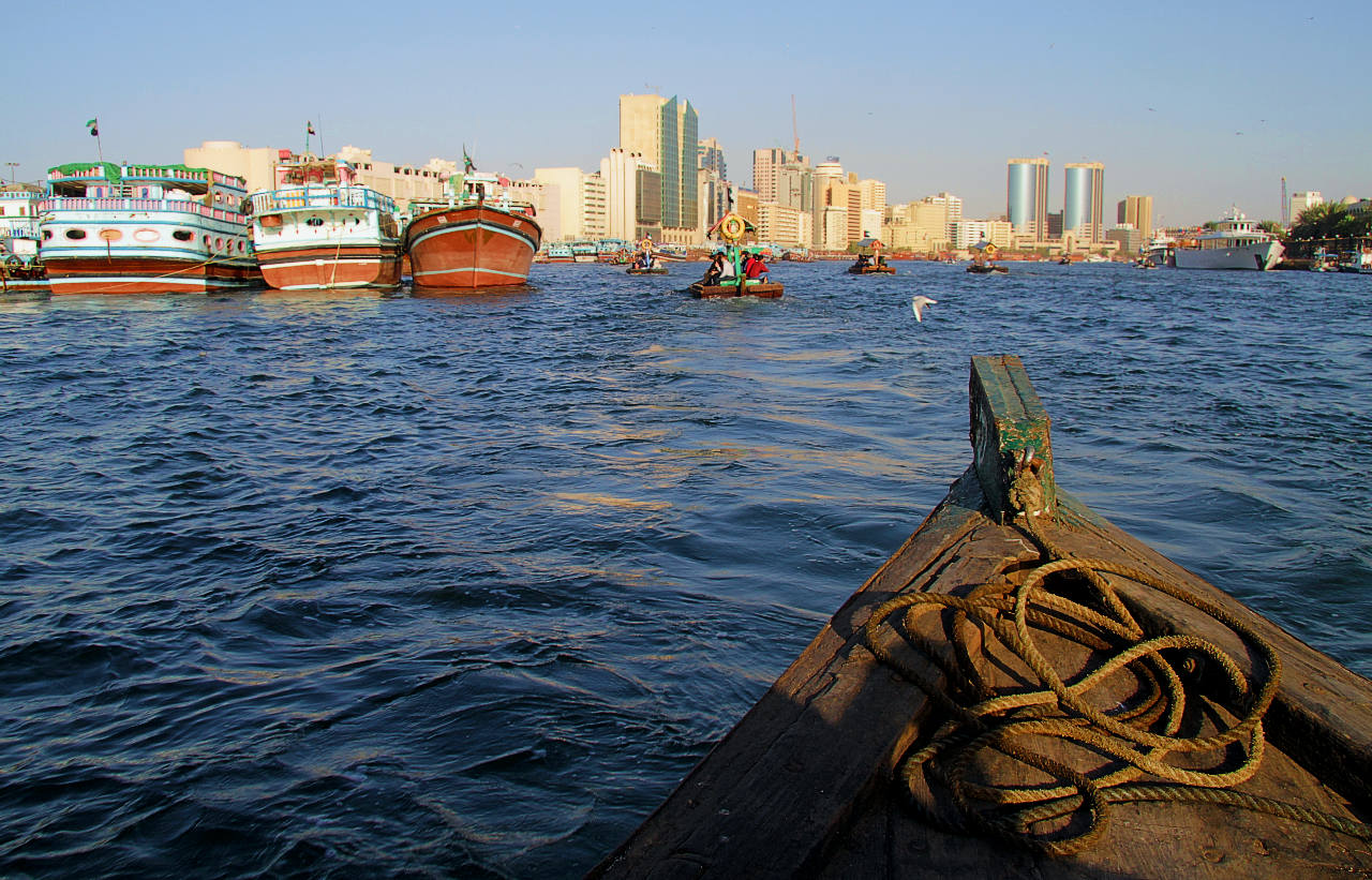 Attraversando il Creek di Dubai sull'Abra... di Francesca Malavasi