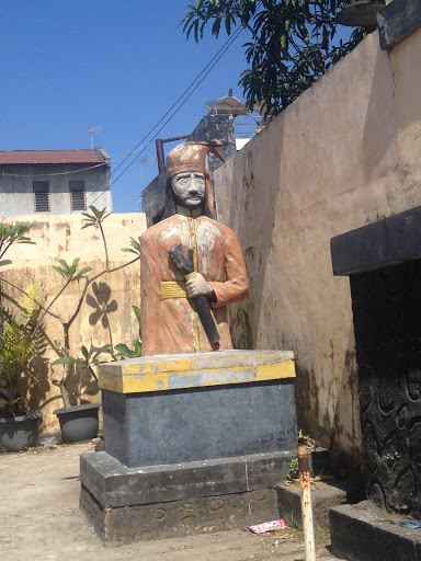 Hasanuddin Statue