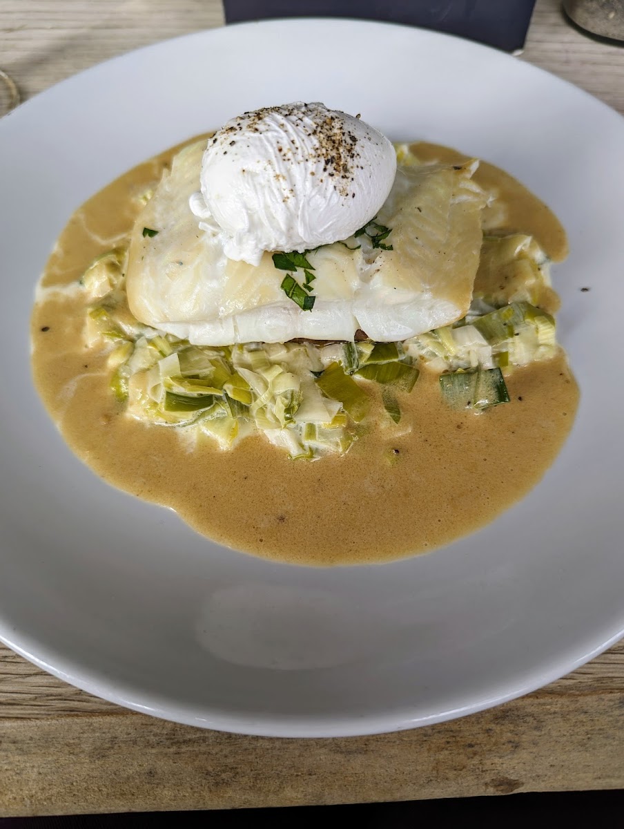 Smoked haddock poached egg, creamed leeks & sauted potato