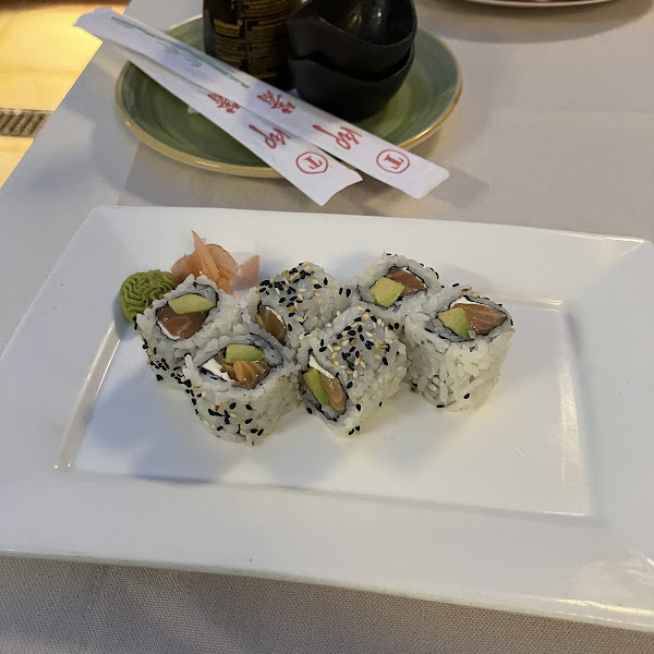 Sushi with salmon , avacado and cream cheese