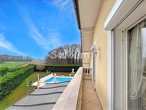 House with pool 2
