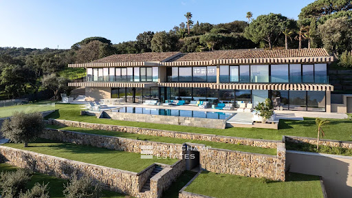 House with pool 1