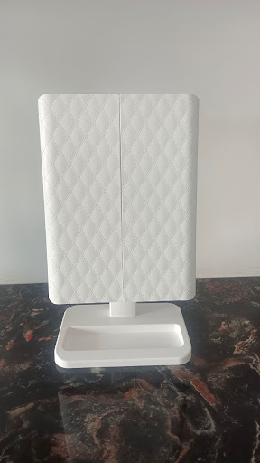 Title 5, Desktop Fill Light with Folding Tri-fold Shell ...