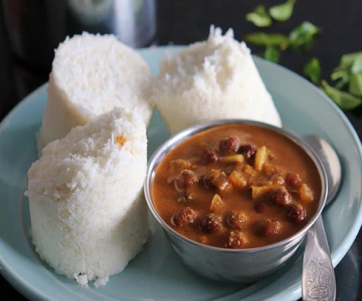 Puttu With Kadala Curry